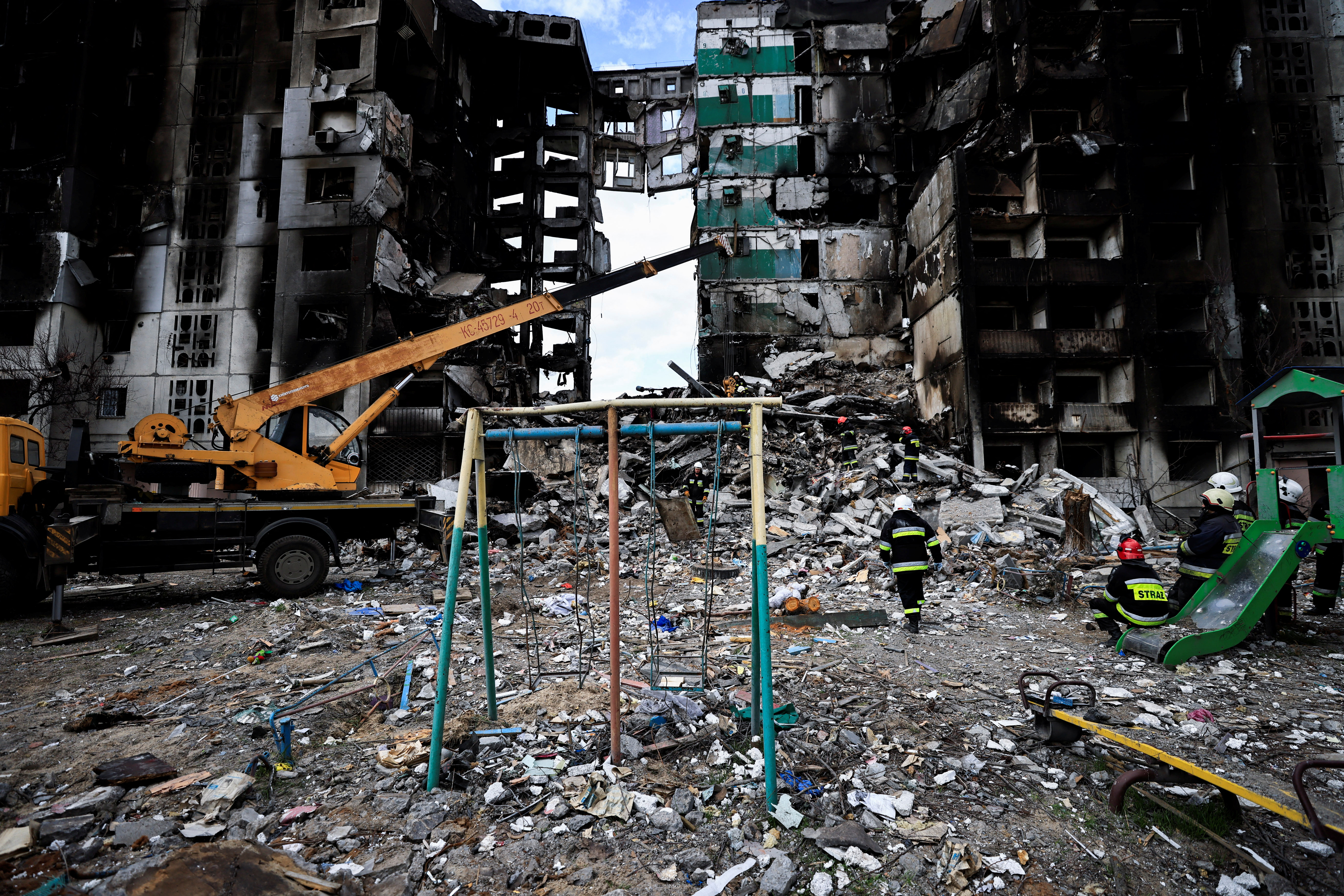 Россия разрушила украину. Разрушенный дом. Луганск разрушения.